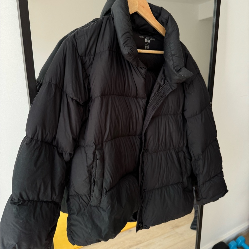 Black Uniqlo puffer ultra light down